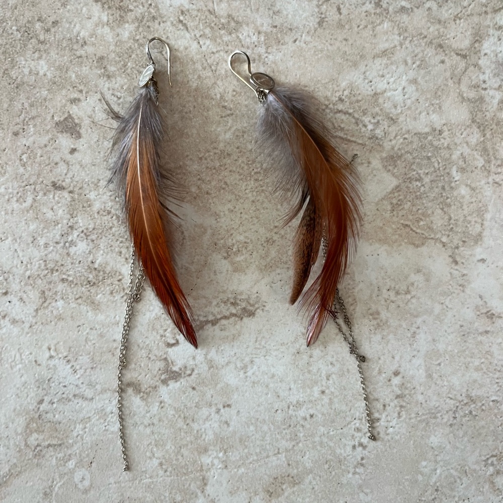 Erica Peña Feather earrings